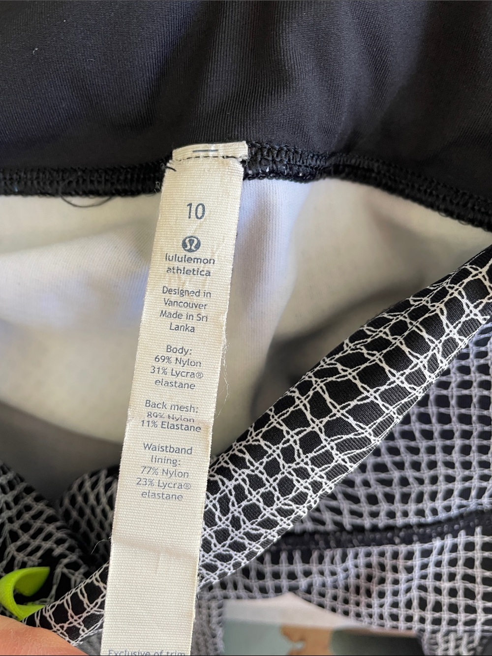 Lululemon Outrun Tight
Fall Net White Black / Black - Picture 5 of 12